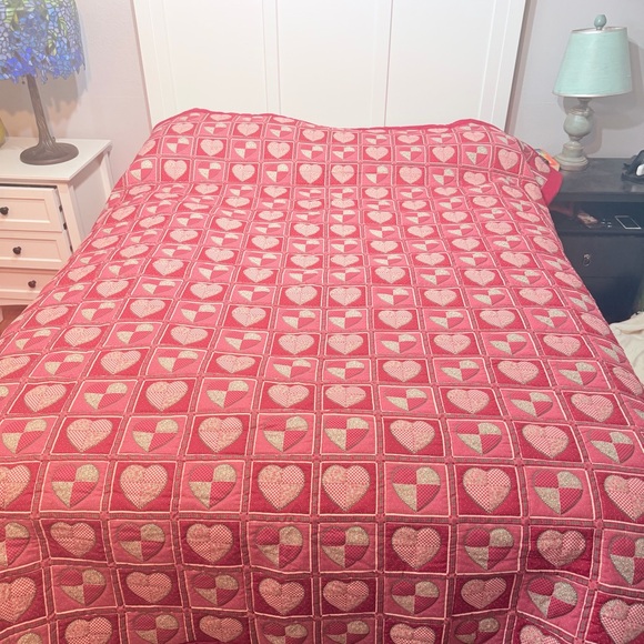 Red heart patchwork quilt - Picture 3 of 12